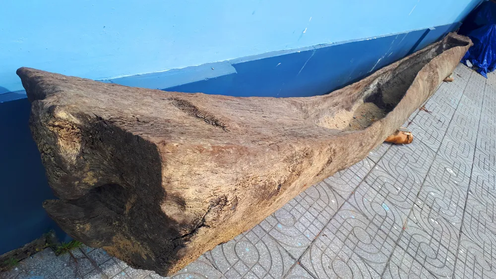 Phát hiện 2 chiếc thuyền độc mộc dưới lòng sông Ngàn Sâu ảnh 2