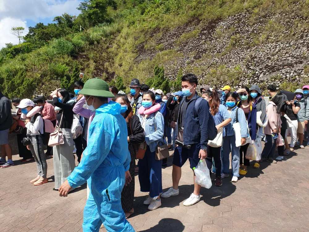 Tiếp nhận, cách ly hơn 400 sinh viên Lào nhập cảnh trở lại Việt Nam học tập ảnh 3