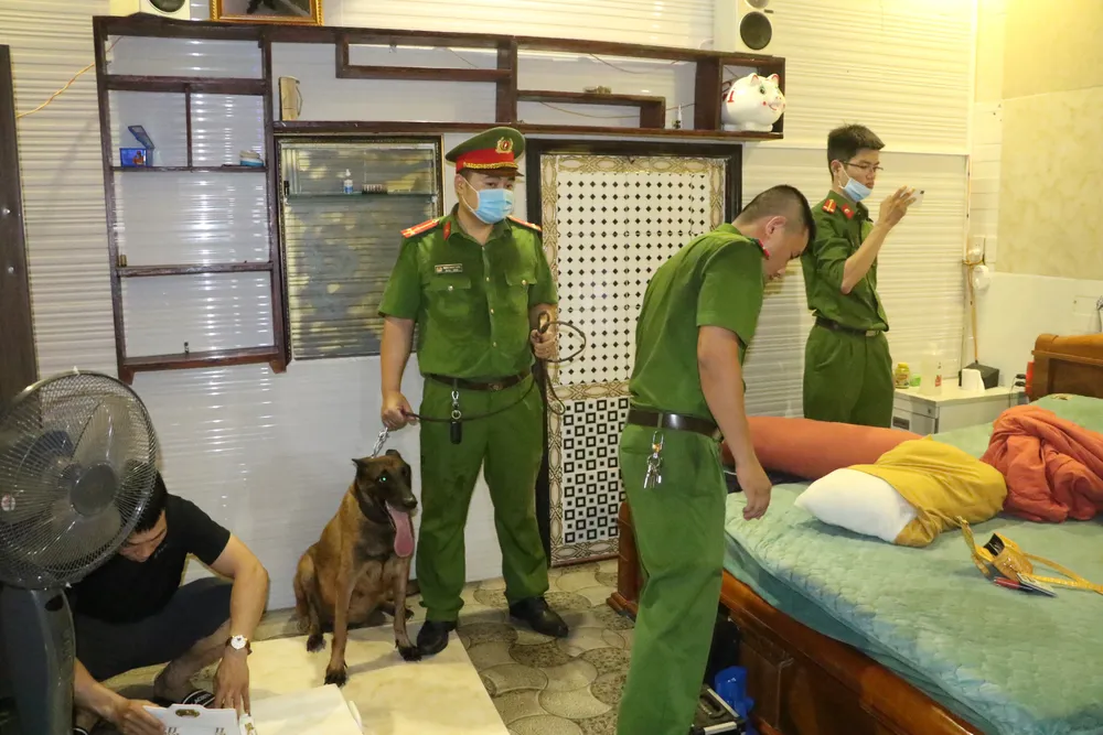 Bắt khẩn cấp đối tượng mua bán trái phép chất ma túy ở Hà Tĩnh ảnh 1