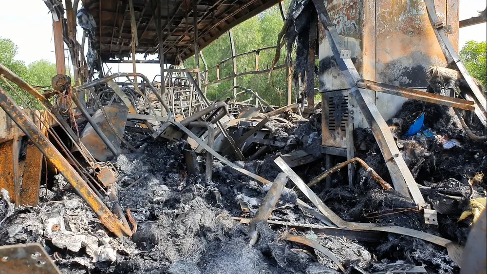 Xe khách bốc cháy lúc rạng sáng trên Quốc lộ 1 ảnh 7