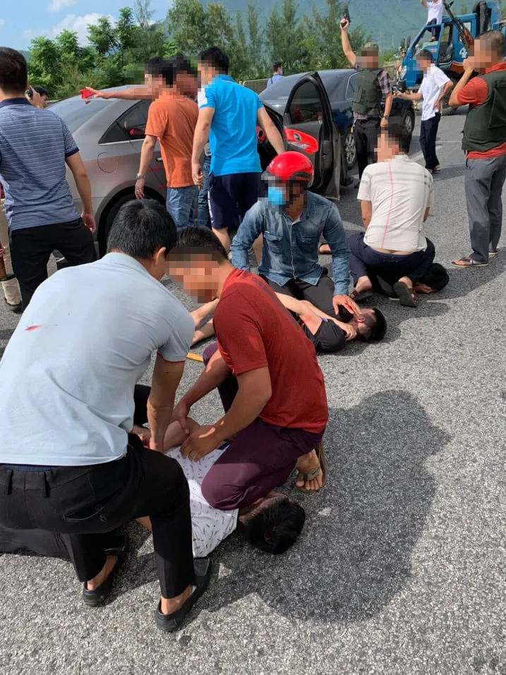 Cảnh sát vây bắt nhóm đối tượng đi ô tô trên Quốc lộ 1A nghi vận chuyển ma túy ảnh 1