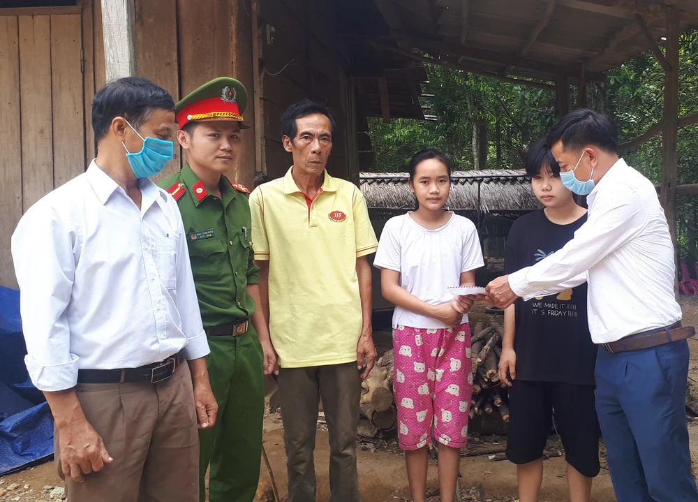 Báo SGGP trao 54,4 triệu đồng cho các gia đình khó khăn ở Hà Tĩnh ảnh 1 Báo SGGP trao 54,4 triệu đồng cho các gia đình khó khăn ở Hà Tĩnh ảnh 1