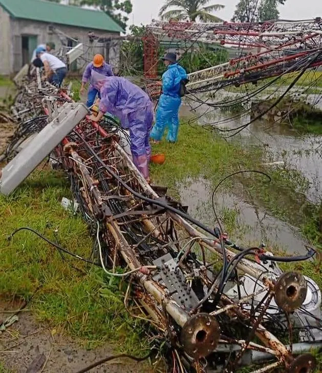 Lốc xoáy gây thiệt hại hàng tỷ đồng ở hai xã ven biển Hà Tĩnh ảnh 1