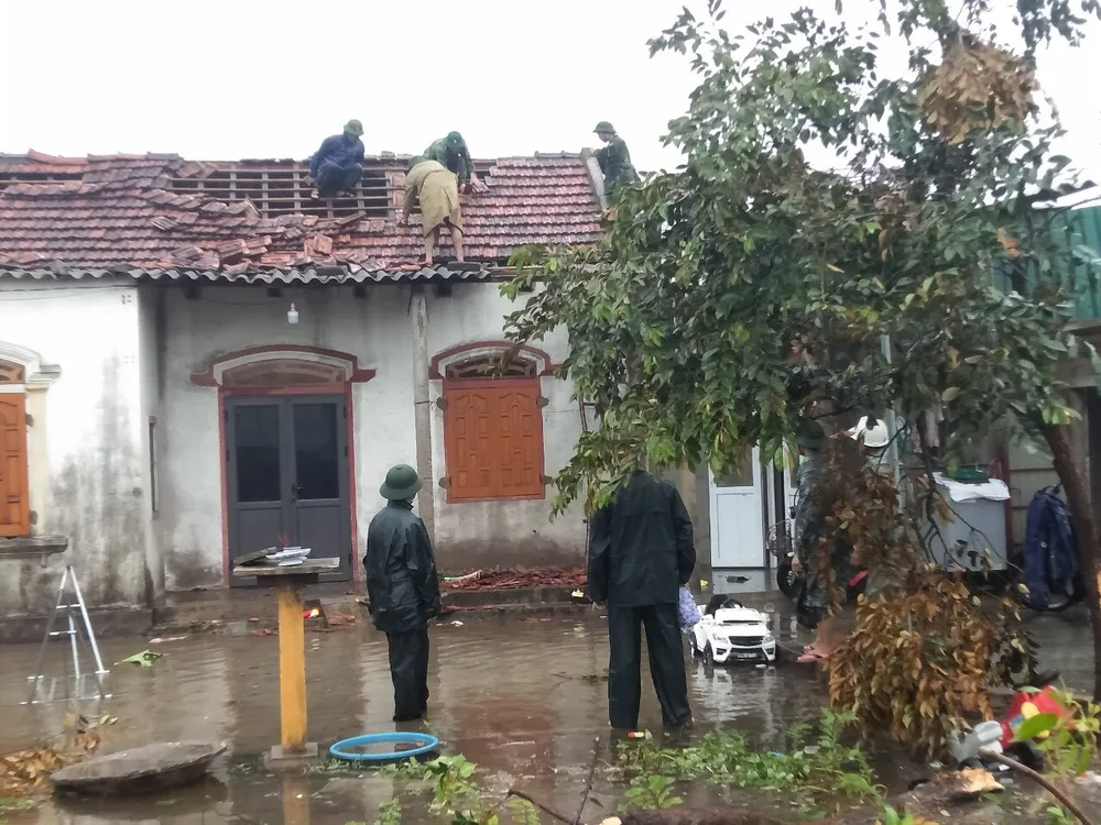 Lốc xoáy gây thiệt hại hàng tỷ đồng ở hai xã ven biển Hà Tĩnh ảnh 8