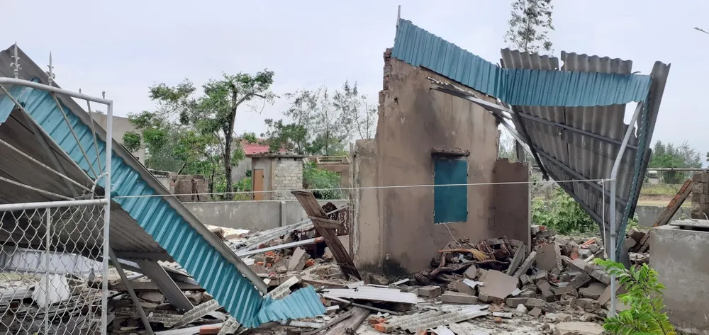 Lốc xoáy gây thiệt hại hàng tỷ đồng ở hai xã ven biển Hà Tĩnh ảnh 9