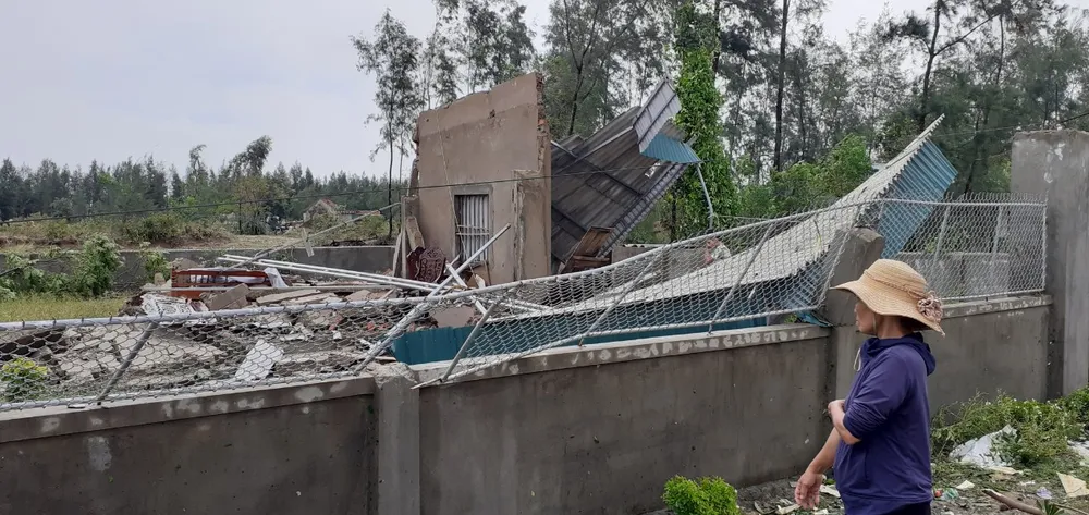 Lốc xoáy gây thiệt hại hàng tỷ đồng ở hai xã ven biển Hà Tĩnh ảnh 11