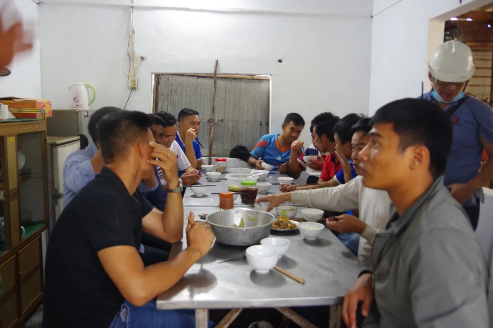 Cứu thành công 16 thuyền viên gặp nạn trên biển Hà Tĩnh ảnh 8 Cứu thành công 16 thuyền viên gặp nạn trên biển Hà Tĩnh ảnh 8