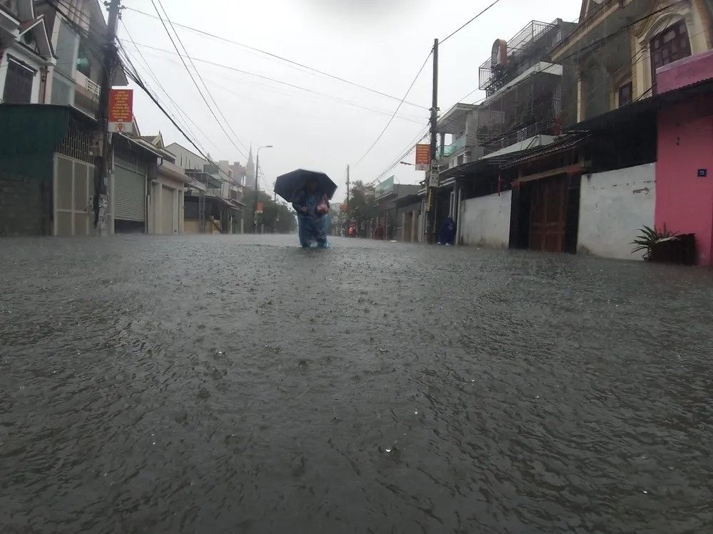 Hà Tĩnh lệnh sơ tán hàng ngàn hộ dân vùng hạ du hồ Kẻ Gỗ để đảm bảo an toàn ảnh 13