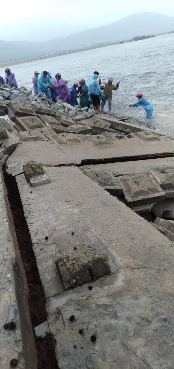 Kè biển bị sạt lở, đứt gãy nghiêm trọng ở Hà Tĩnh ảnh 1 Kè biển bị sạt lở, đứt gãy nghiêm trọng ở Hà Tĩnh ảnh 1