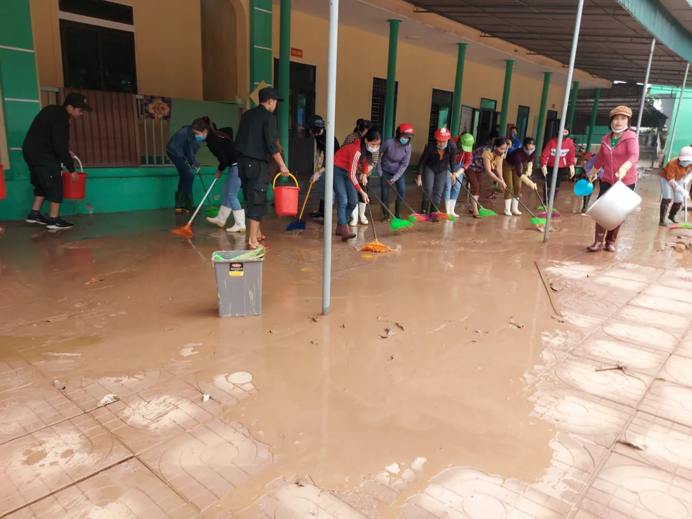 Nước mắt người dân vùng tâm lũ ở Hà Tĩnh ảnh 10