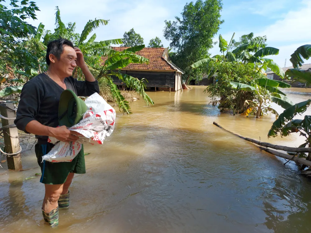 Nước mắt người dân vùng tâm lũ ở Hà Tĩnh ảnh 7