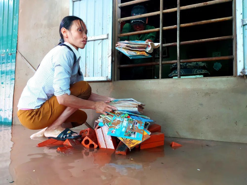 Nước mắt người dân vùng tâm lũ ở Hà Tĩnh ảnh 1