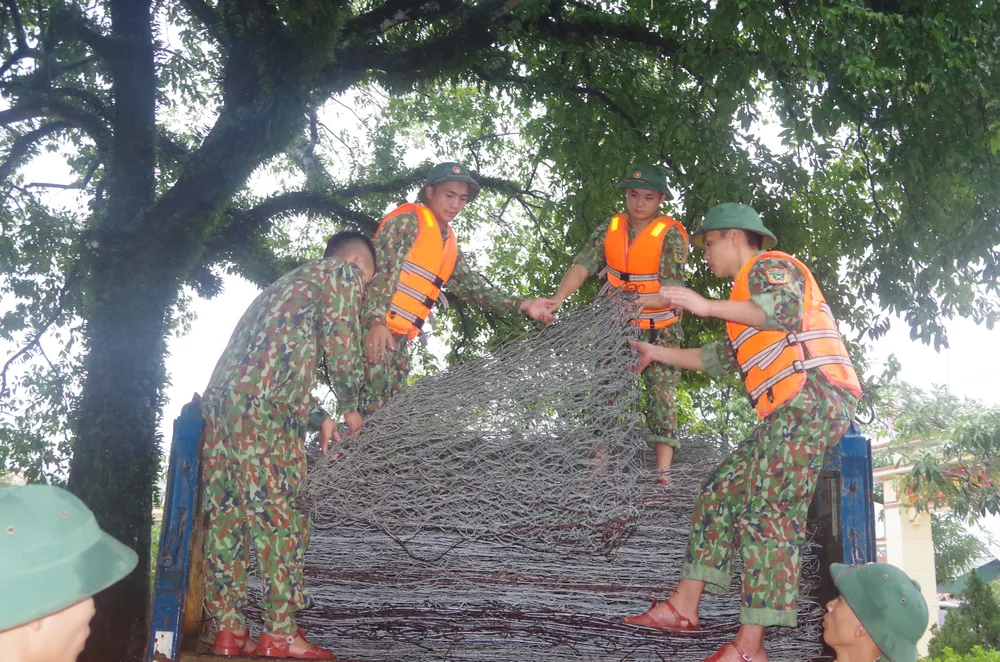  Huy động lực lượng kịp thời gia cố sạt lở bờ sông ở Hà Tĩnh ảnh 4