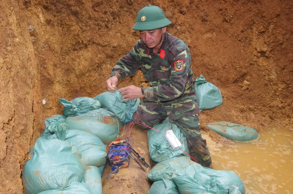 Hà Tĩnh xử lý 2 quả bom còn sót lại sau chiến tranh ảnh 13