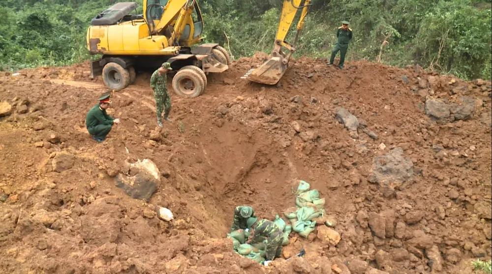 Hà Tĩnh xử lý 2 quả bom còn sót lại sau chiến tranh ảnh 14