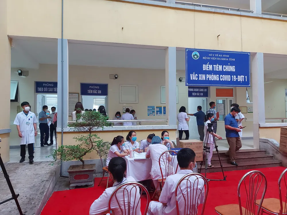 Hà Tĩnh triển khai tiêm vaccine phòng Covid-19 ảnh 2 Hà Tĩnh triển khai tiêm vaccine phòng Covid-19 ảnh 2