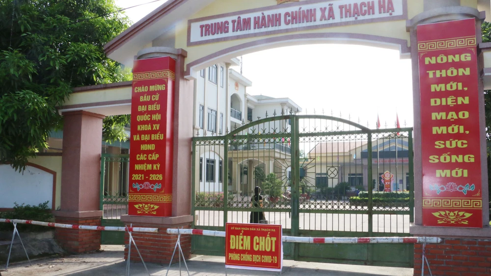 Lập điểm chốt phong tỏa Trung tâm hành chính xã Thạch Hạ