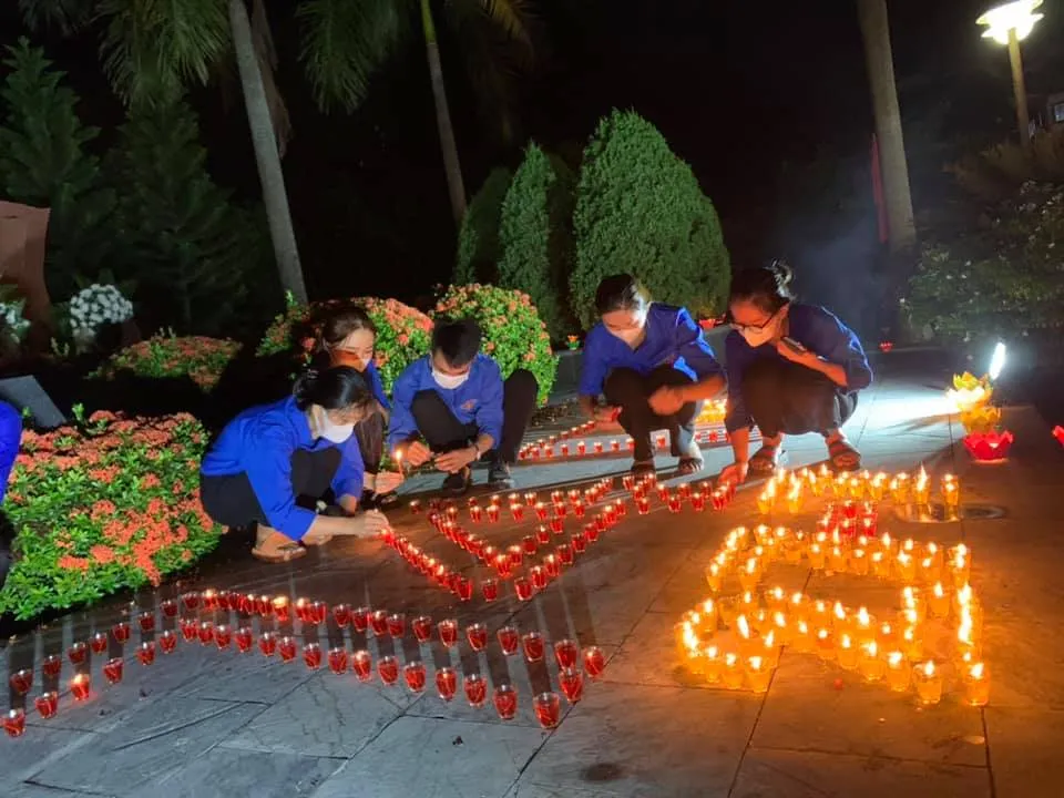 Tuổi trẻ Hà Tĩnh thắp nến tri ân Anh hùng liệt sĩ Lý Tự Trọng ảnh 5 Tuổi trẻ Hà Tĩnh thắp nến tri ân Anh hùng liệt sĩ Lý Tự Trọng ảnh 5