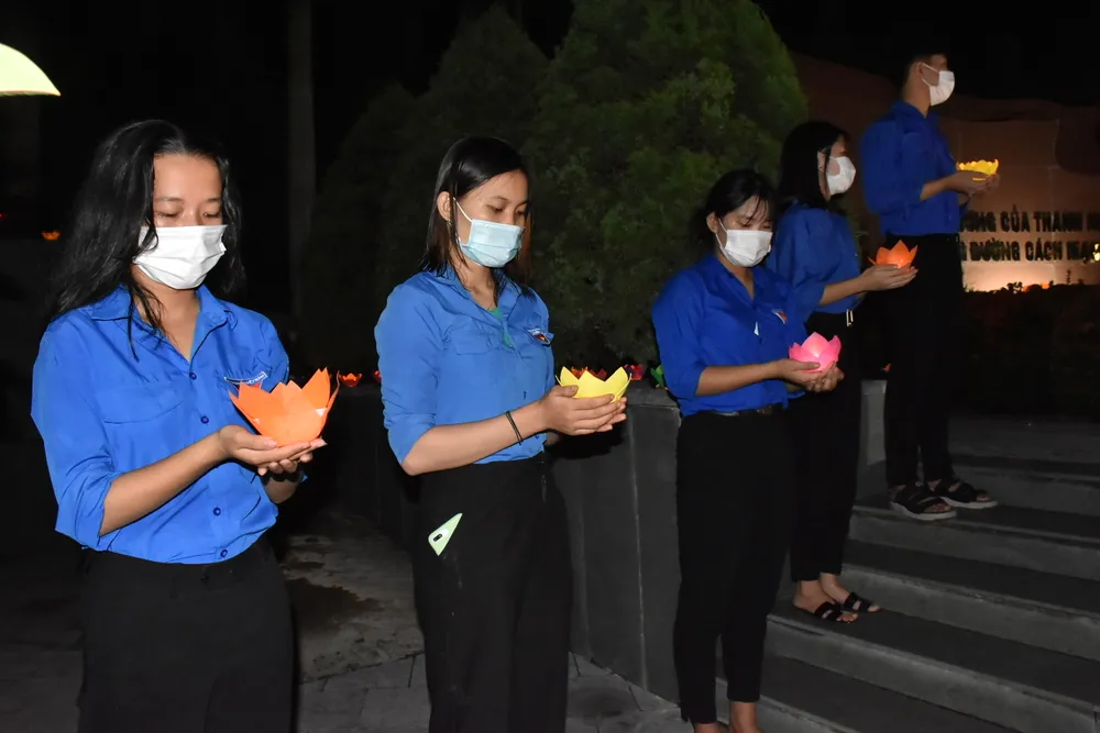 Tuổi trẻ Hà Tĩnh thắp nến tri ân Anh hùng liệt sĩ Lý Tự Trọng ảnh 10 Tuổi trẻ Hà Tĩnh thắp nến tri ân Anh hùng liệt sĩ Lý Tự Trọng ảnh 10