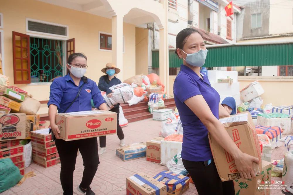 Người dân miền núi Hà Tĩnh tiếp tục quyên góp gần 120 tấn hàng hóa ủng hộ TPHCM và các tỉnh phía Nam ảnh 9