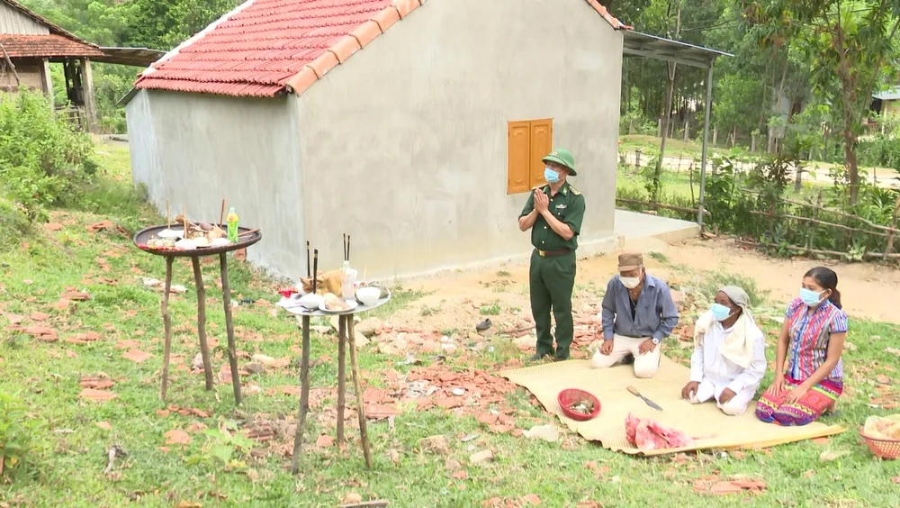 Bà con dân tộc Chứt ở bản Rào Tre vui đón Tết Lấp lỗ ảnh 1