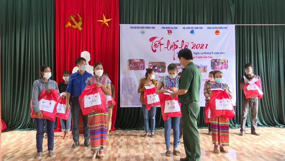 Bà con dân tộc Chứt ở bản Rào Tre vui đón Tết Lấp lỗ ảnh 3