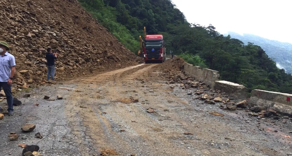 Thông tuyến Quốc lộ 8A lên cửa khẩu quốc tế Cầu Treo ảnh 4 Thông tuyến Quốc lộ 8A lên cửa khẩu quốc tế Cầu Treo ảnh 4