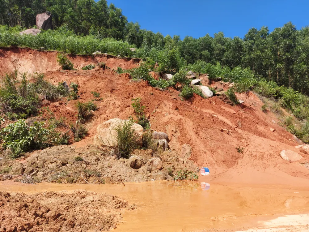 Tập trung khắc phục hậu quả sạt lở núi ở Hà Tĩnh  ảnh 4