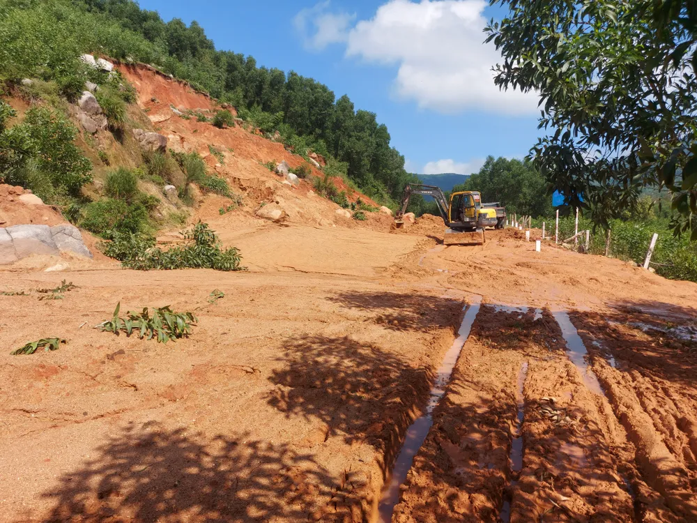 Tập trung khắc phục hậu quả sạt lở núi ở Hà Tĩnh  ảnh 1