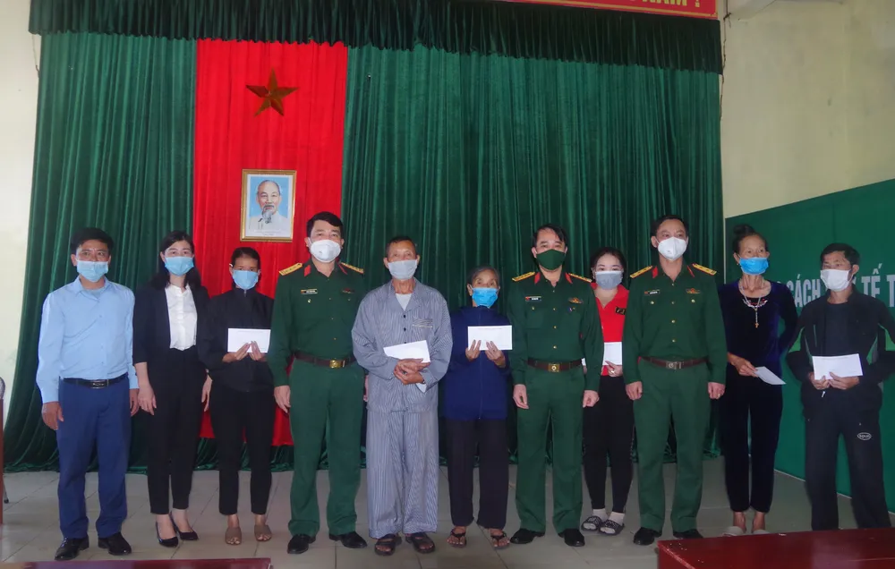 Hà Tĩnh: Thăm, tặng quà các gia đình từng trực tiếp tham gia mở đường Hồ Chí Minh trên biển ảnh 1