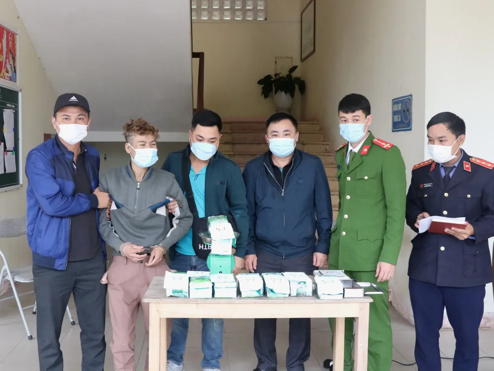 Hà Tĩnh: Bắt giữ đối tượng vận chuyển trái phép 9kg ma túy ảnh 2 Hà Tĩnh: Bắt giữ đối tượng vận chuyển trái phép 9kg ma túy ảnh 2