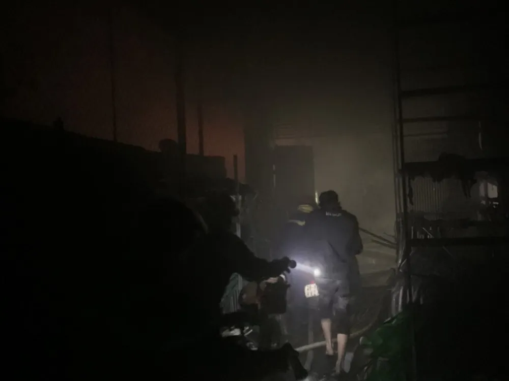 Cháy cửa hàng vật tư điện nước lúc rạng sáng mùng 1 Tết ảnh 4 Cháy cửa hàng vật tư điện nước lúc rạng sáng mùng 1 Tết ảnh 4