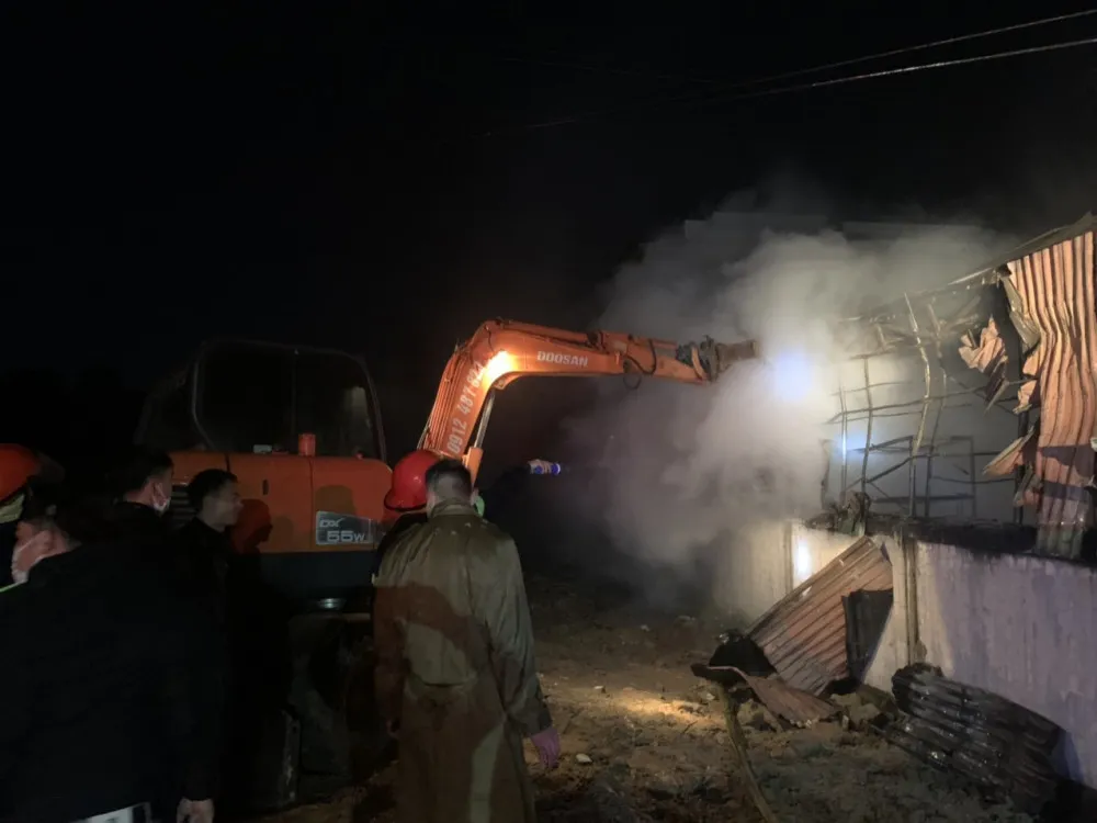 Cháy cửa hàng vật tư điện nước lúc rạng sáng mùng 1 Tết ảnh 3 Cháy cửa hàng vật tư điện nước lúc rạng sáng mùng 1 Tết ảnh 3