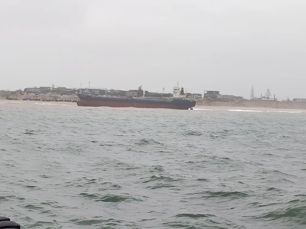 Hà Tĩnh: Cứu hộ thành công tàu hàng trọng tải gần 5.000 tấn bị mắc cạn ảnh 1