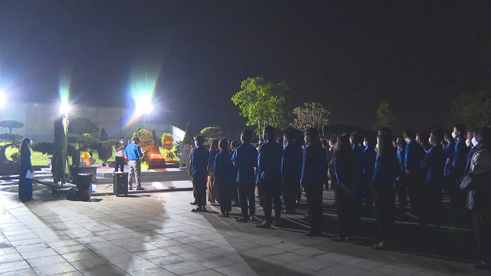 Hà Tĩnh: Tuổi trẻ thắp nến tri ân cố Tổng Bí thư Hà Huy Tập ảnh 8