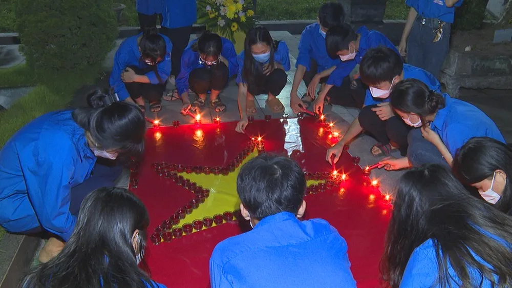 Hà Tĩnh: Tuổi trẻ thắp nến tri ân cố Tổng Bí thư Hà Huy Tập ảnh 5