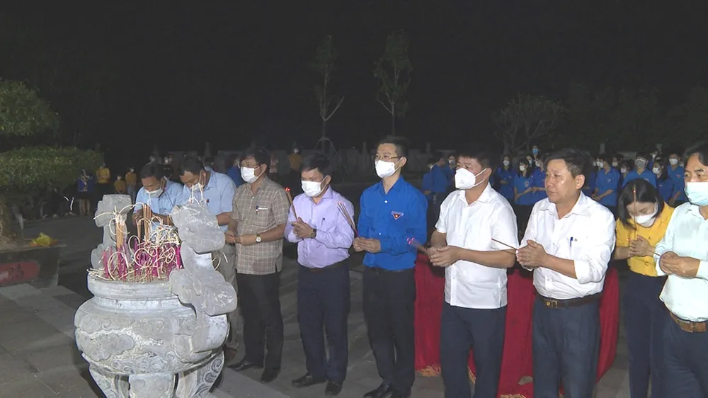 Hà Tĩnh: Tuổi trẻ thắp nến tri ân cố Tổng Bí thư Hà Huy Tập ảnh 1