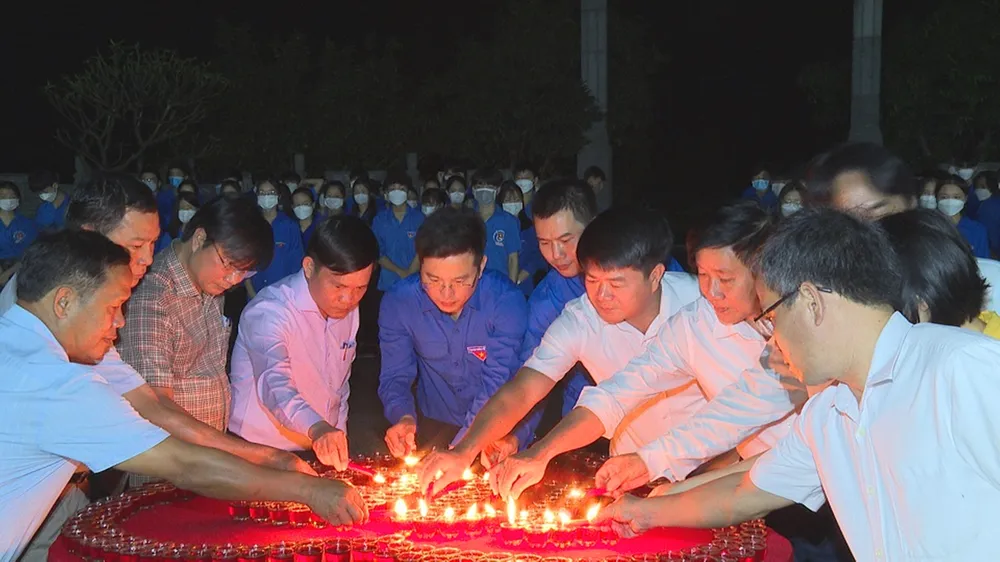 Hà Tĩnh: Tuổi trẻ thắp nến tri ân cố Tổng Bí thư Hà Huy Tập ảnh 4