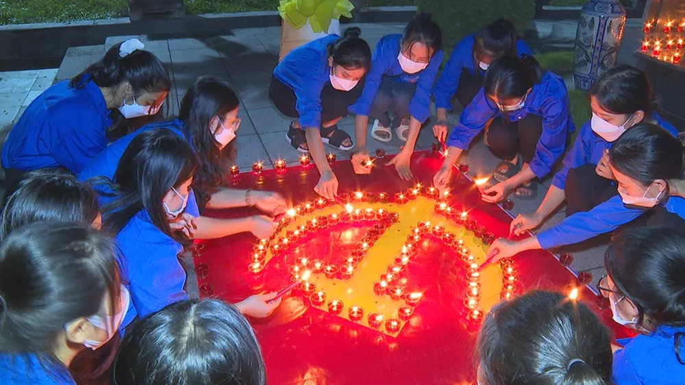 Hà Tĩnh: Tuổi trẻ thắp nến tri ân cố Tổng Bí thư Hà Huy Tập ảnh 6