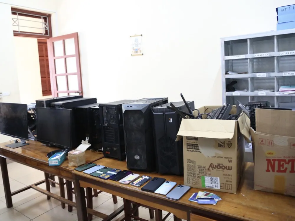 Khởi tố 11 bị can liên quan đến đường dây đánh bạc trực tuyến ảnh 2