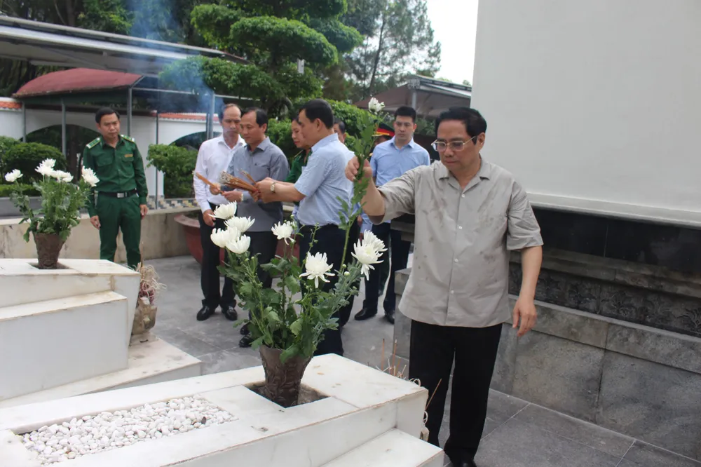Thủ tướng Chính phủ dâng hương tại Khu di tích lịch sử quốc gia Ngã ba Đồng Lộc ảnh 6 Thủ tướng Chính phủ dâng hương tại Khu di tích lịch sử quốc gia Ngã ba Đồng Lộc ảnh 6