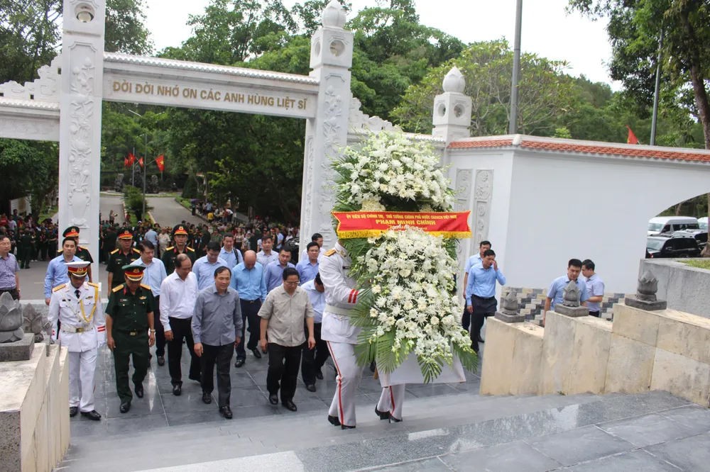 Thủ tướng Chính phủ dâng hương tại Khu di tích lịch sử quốc gia Ngã ba Đồng Lộc ảnh 3 Thủ tướng Chính phủ dâng hương tại Khu di tích lịch sử quốc gia Ngã ba Đồng Lộc ảnh 3