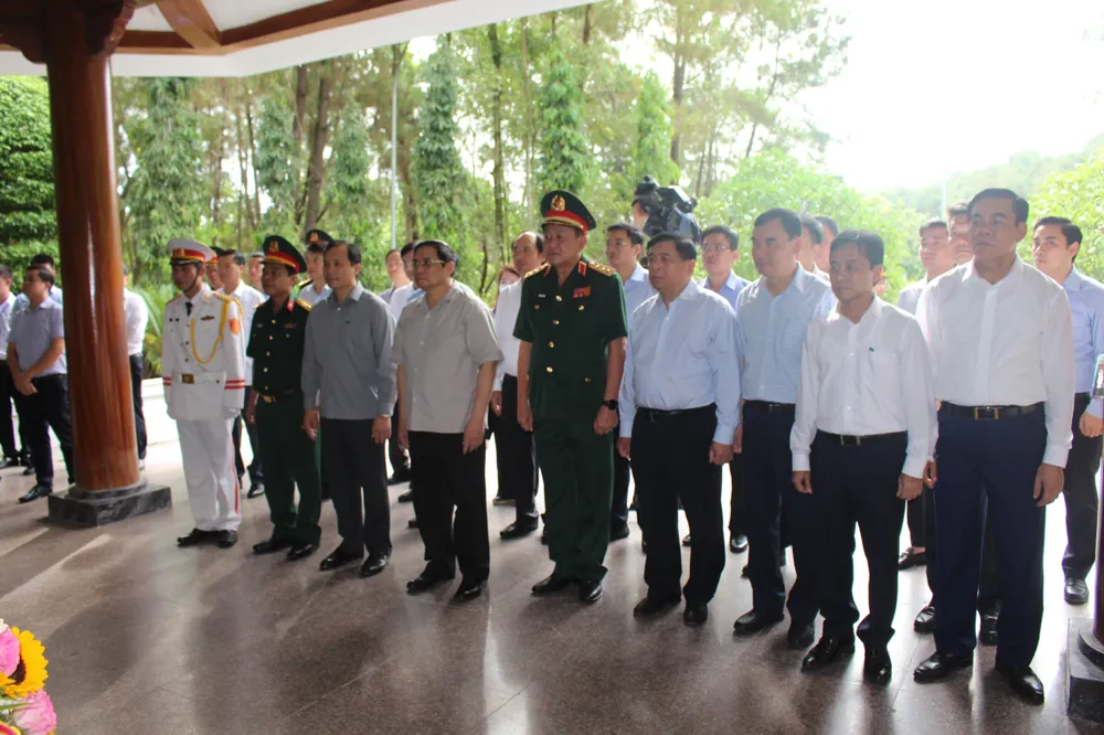 Thủ tướng Chính phủ dâng hương tại Khu di tích lịch sử quốc gia Ngã ba Đồng Lộc ảnh 2 Thủ tướng Chính phủ dâng hương tại Khu di tích lịch sử quốc gia Ngã ba Đồng Lộc ảnh 2