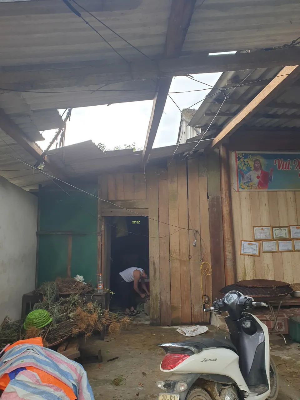 Hà Tĩnh: Lốc xoáy và mưa đá gây thiệt hại nặng ở xã miền núi ảnh 3 Hà Tĩnh: Lốc xoáy và mưa đá gây thiệt hại nặng ở xã miền núi ảnh 3