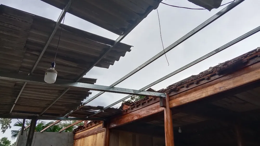 Hà Tĩnh: Lốc xoáy và mưa đá gây thiệt hại nặng ở xã miền núi ảnh 2 Hà Tĩnh: Lốc xoáy và mưa đá gây thiệt hại nặng ở xã miền núi ảnh 2