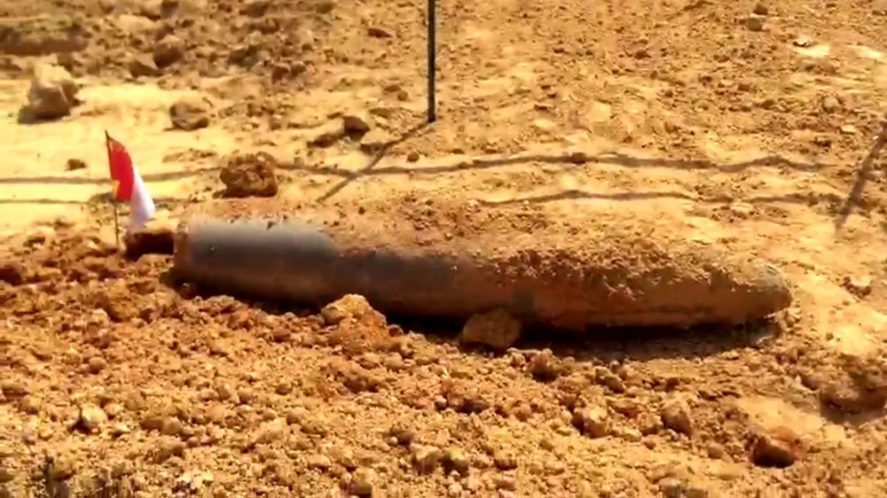 Phát hiện quả bom nặng 200kg khi nạo vét lòng đập ở Hà Tĩnh ảnh 2