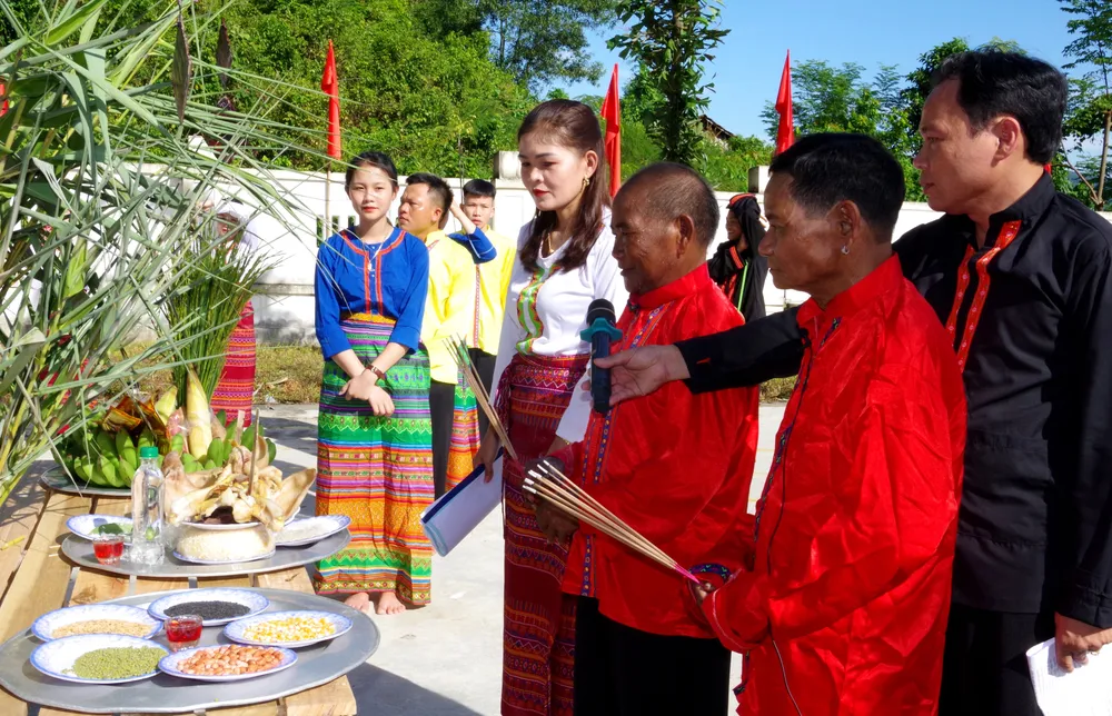 Bà con dân tộc Chứt vui đón Tết Lấp lỗ ảnh 6