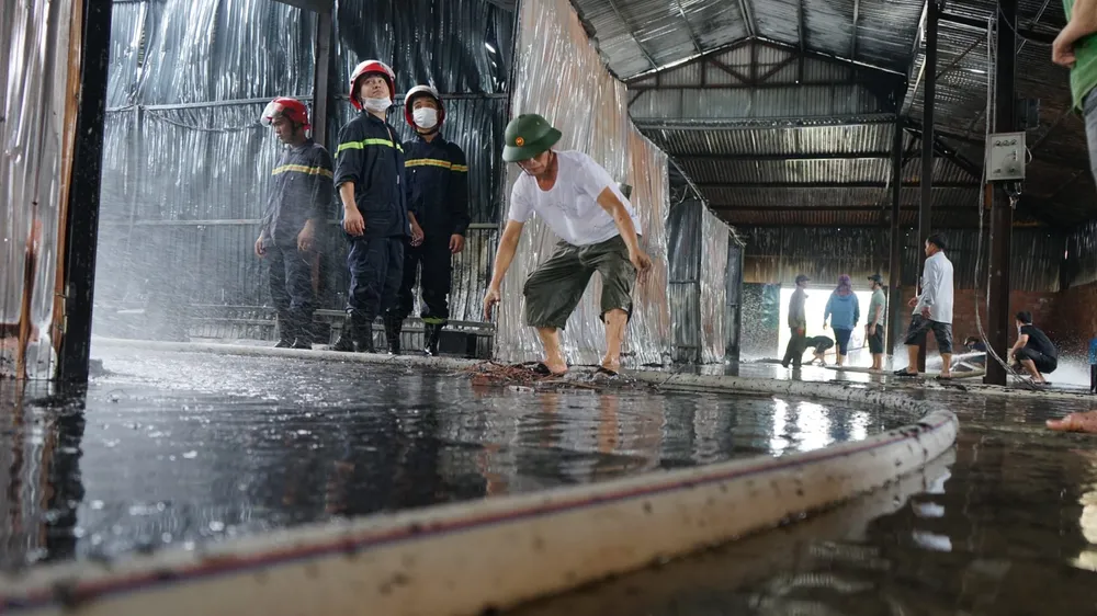 Cháy lớn tại cơ sở phun sơn ở khu công nghiệp làng nghề Thái Yên ảnh 7