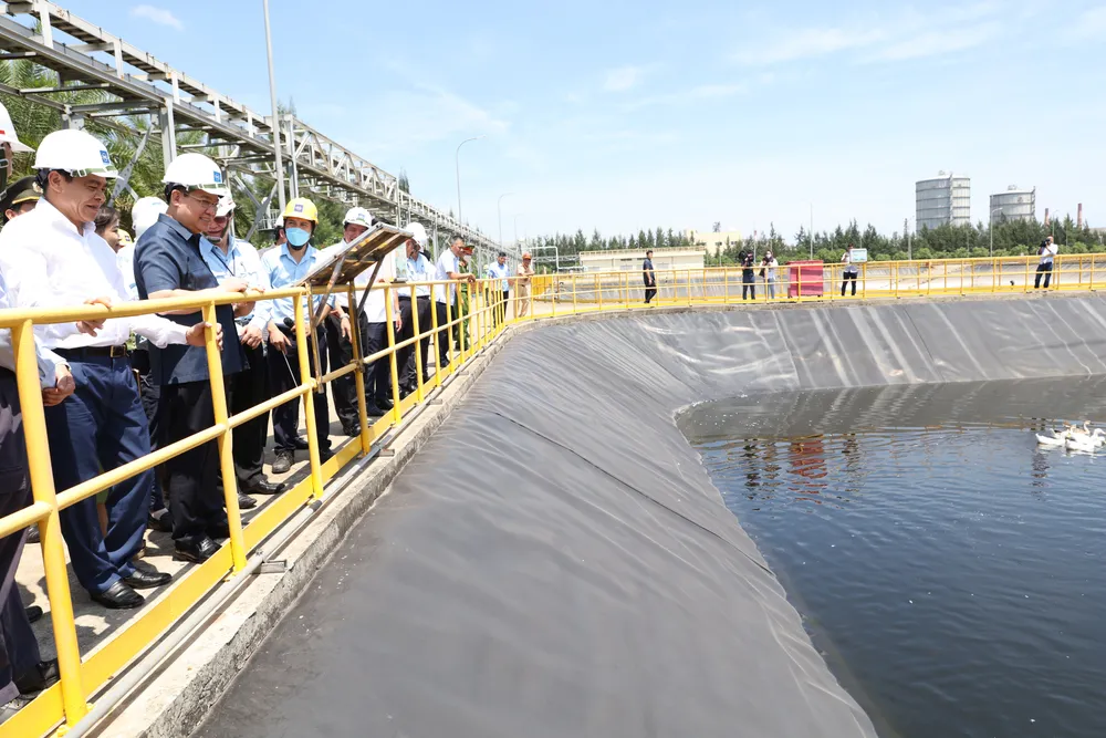 Chủ tịch Quốc hội Vương Đình Huệ kiểm tra sản xuất tại Khu kinh tế Vũng Áng ảnh 2