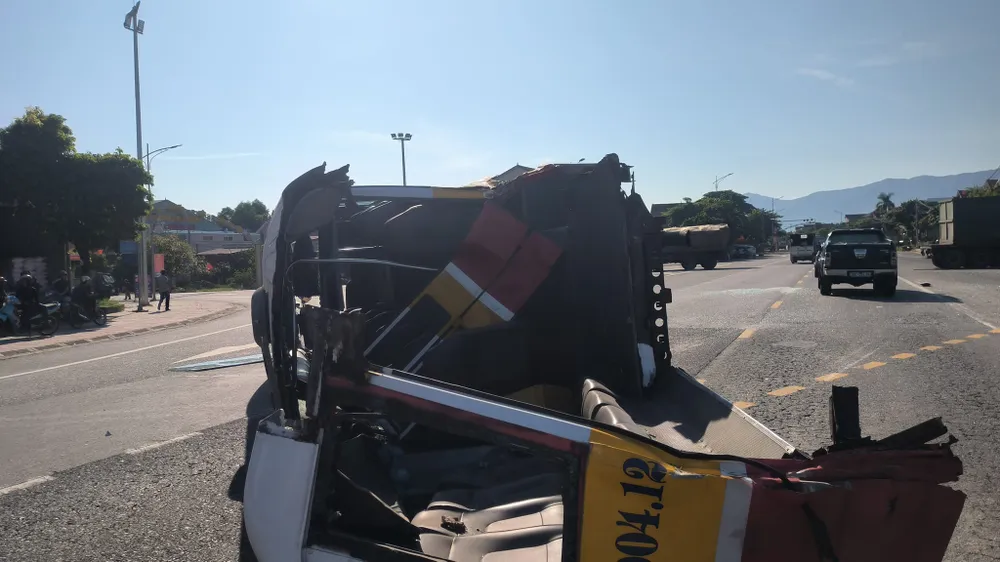 Hà Tĩnh: Tai nạn giữa xe buýt và xe đầu kéo trên Quốc lộ 1, nhiều người nhập viện  ảnh 3